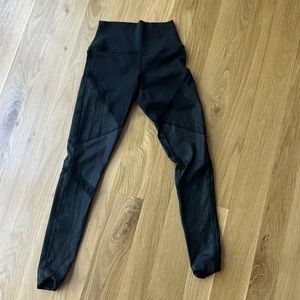 Alo Yoga Cutout Black Leggings - Size XS